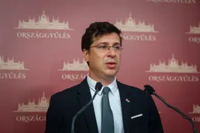 Lukács: Csak azok szavazhassanak, akik legalább a nyolc általános iskolai osztályt elvégezték!