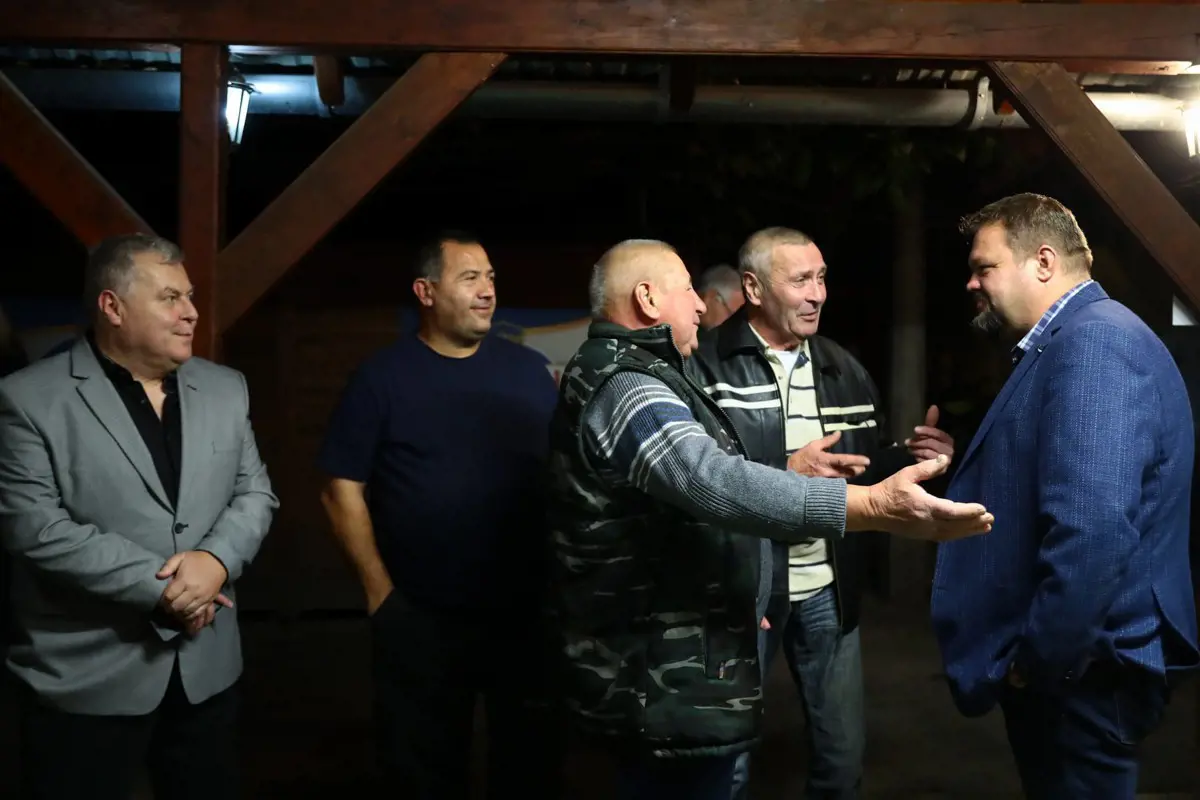 A független polgármester a fideszes Koncz Zsófia mellett kampányolt, válaszként jobbikos szervezet alakult a községben