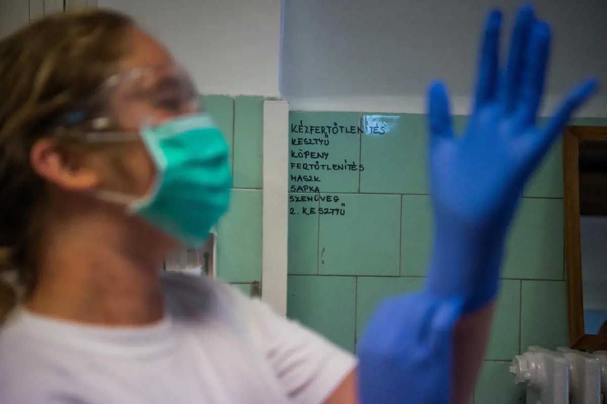 Magyar adatok: 8 beteg elhunyt, 851 új koronavírus-fertőzöttet azonosítottak