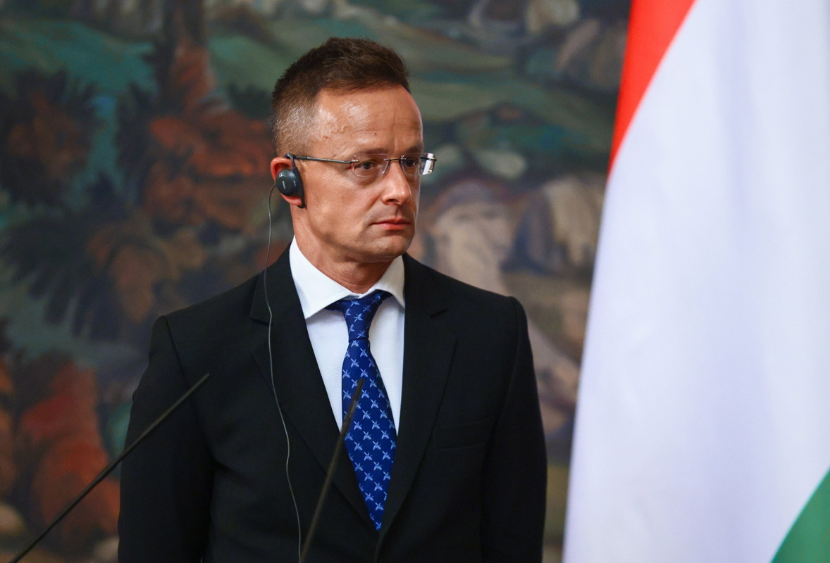 Kétkulacsos külpolitika: Szijjártó az orosz külügyminiszterrel tárgyalt Orbán ukrajnai látogatása alatt
