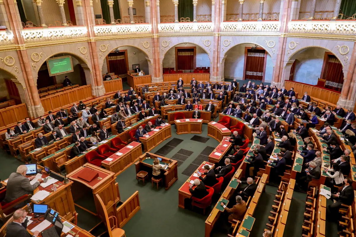 A 12 éve a Parlamentben ülők összvagyona 940 százalékkal nőtt