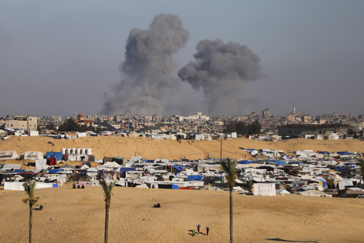 Izrael elfoglalta a határátkelő gázai oldalát Rafahban, több mint 150 célpontot támadtak