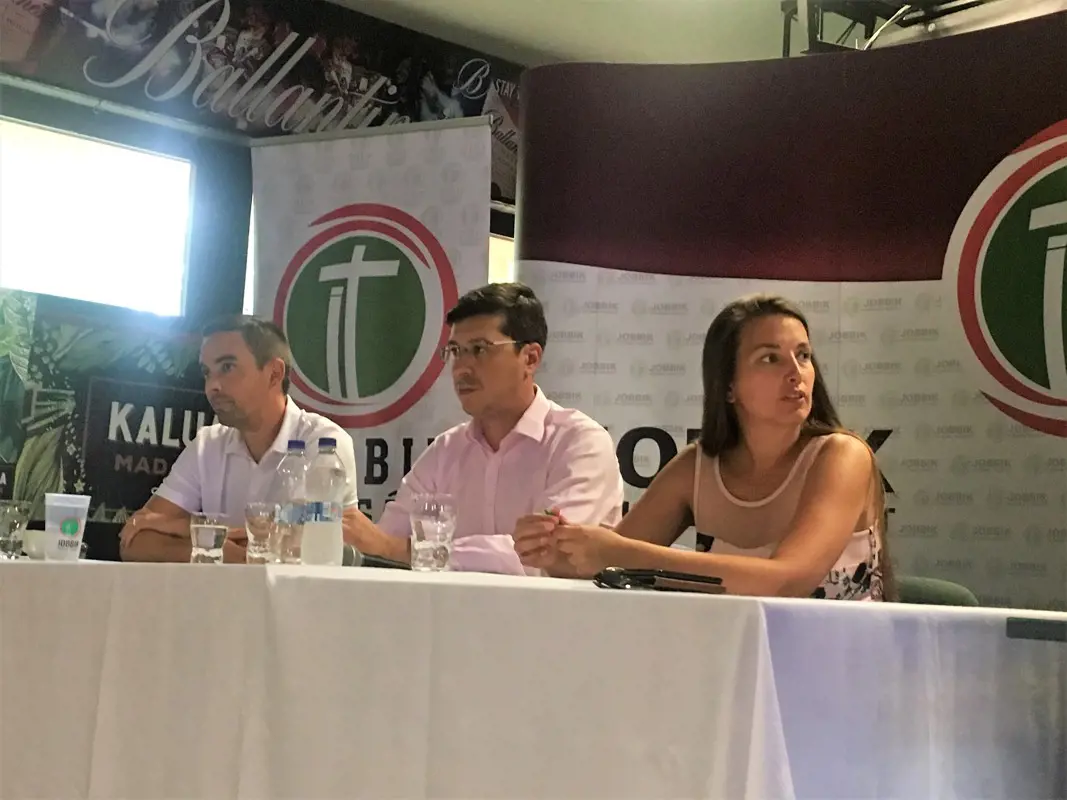 "A Jobbik az egyetlen közösség, ami le akarja bontani a NER-t, így nem hátrálok meg”