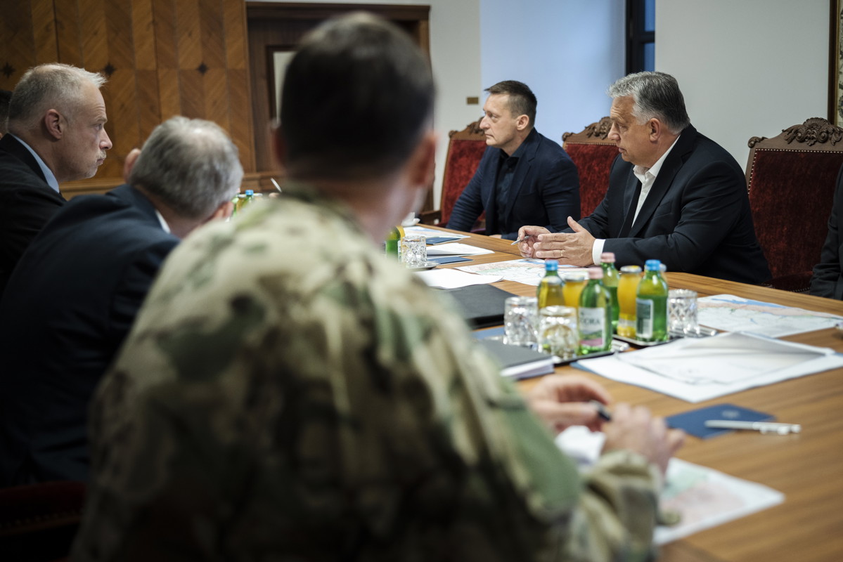 Az iráni támadás miatt Orbán Viktor délutánra összehívta a Védelmi Tanácsot