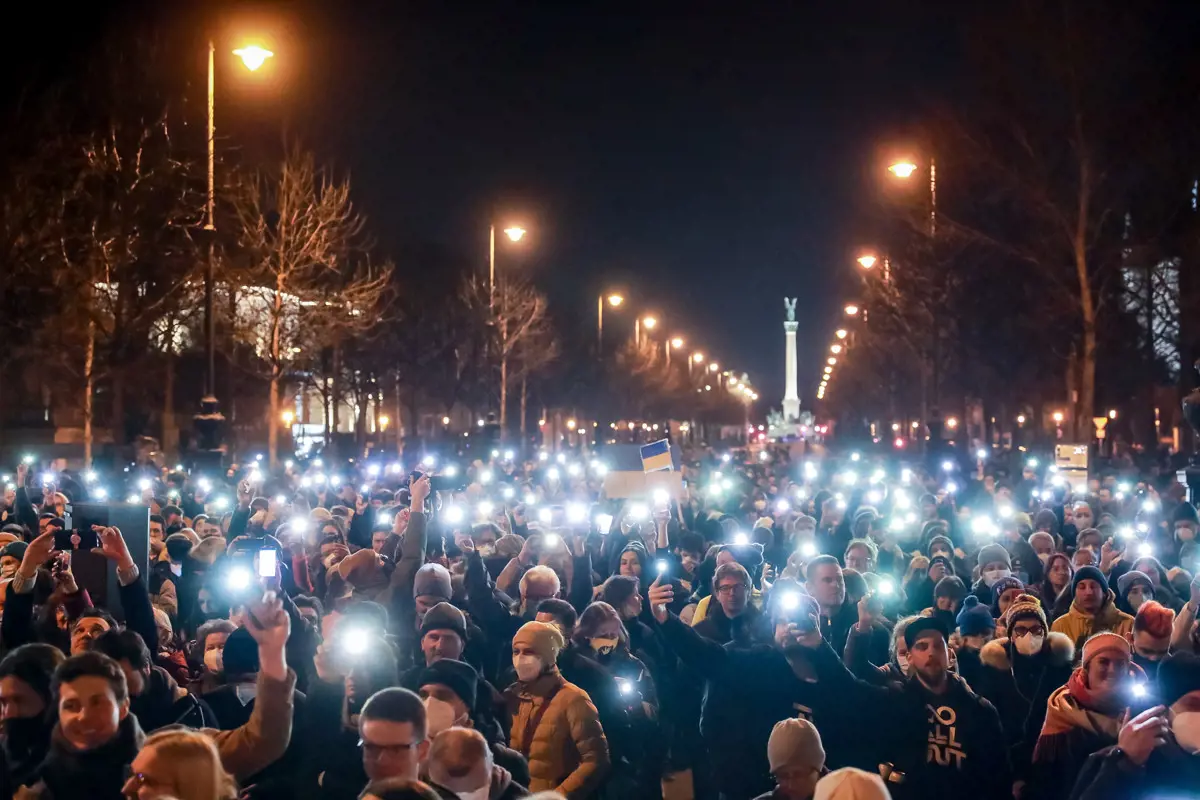 Az "orosz kémbanknál" tüntetnek kedden az Egységben Magyarországért pártjai és Márki-Zay