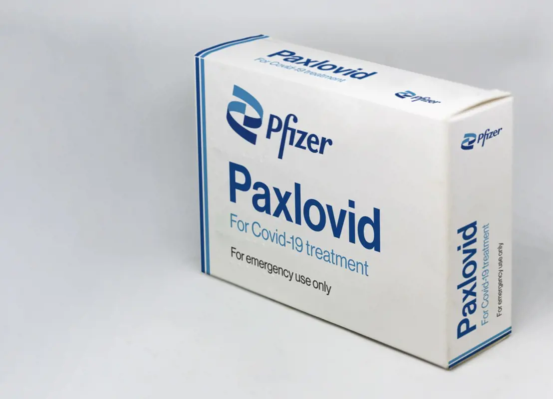Veszélyhelyzeti, feltételes engedélyt kapott a Pfizer omikron variáns elleni tablettája