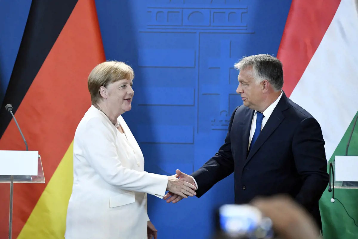 Merkel ünnepelni jött, de itthon Orbán ünnepelhet