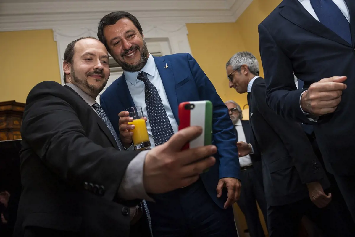 Salvini pénzbüntetéssel sújtaná a migránsokat mentőket