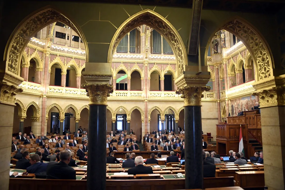 Rendkívüli parlamenti ülés lesz, de a Fidesz nem vesz részt rajta