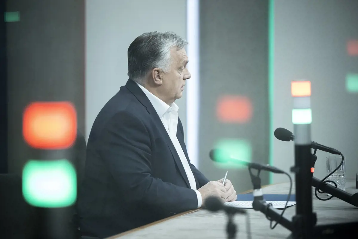Hiába omlott össze Matolcsy és drágult a magyar családok számára a benzin, Orbán ma sem beszélt