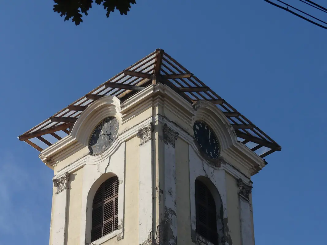 120 éves időkapszulára bukkantak az eleki templom kupolájában
