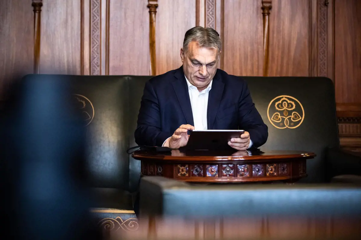 Orbán Viktor arra voksolt, hogy a védettséget élvezők felmentést kapjanak a korlátozások alól