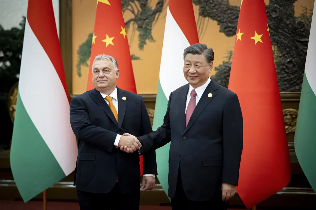 Putyin szolgálata után, most a kommunista Kína érdekeit képviselte Orbán Brüsszelben