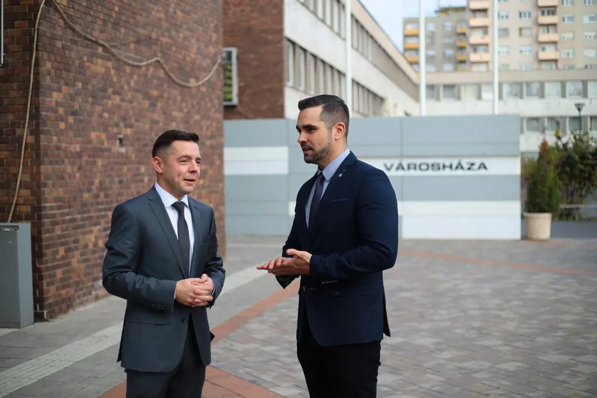 Dunaújváros térségében az ellenzék jelöltje adta le elsőként az ajánlásokat az időközi választásra