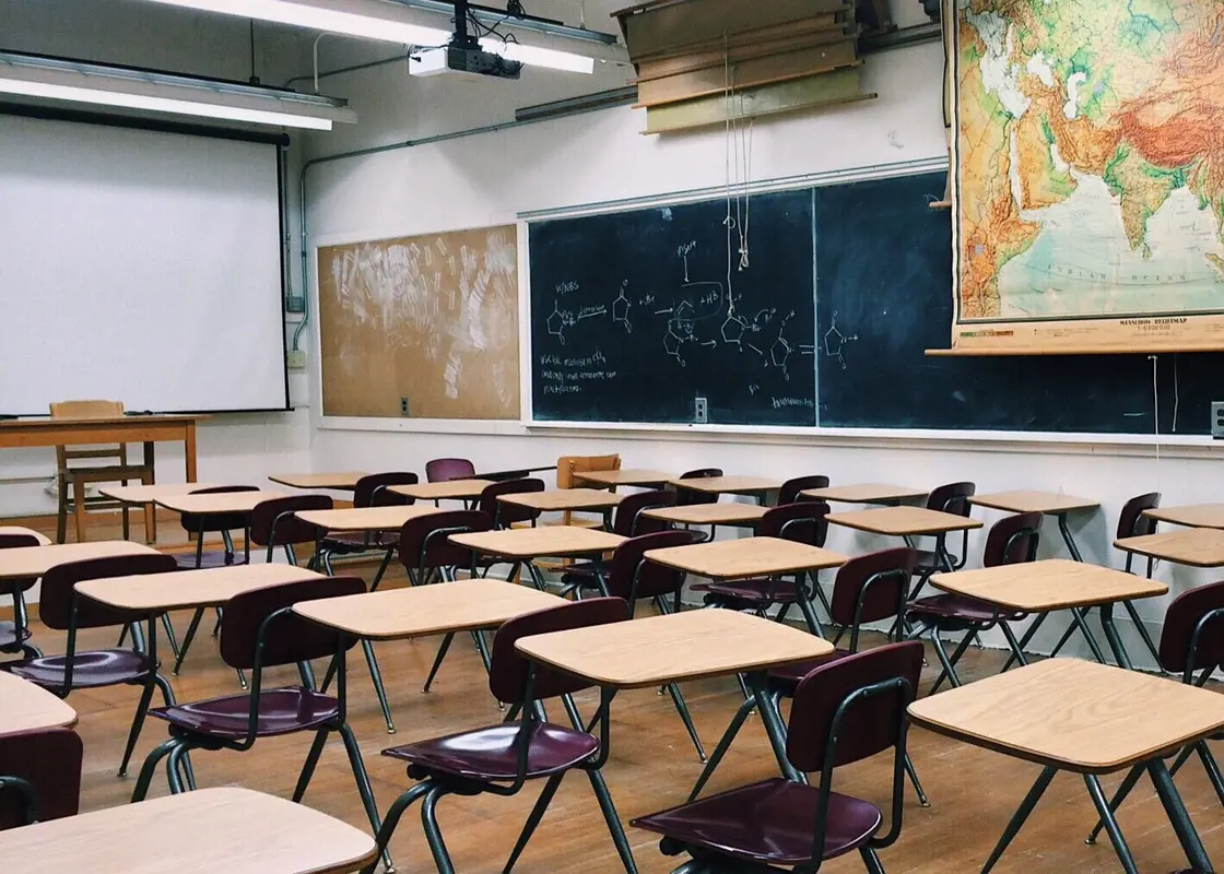 Az iskolakezdés ellenére több ezer pedagógus hiányzik a rendszerből