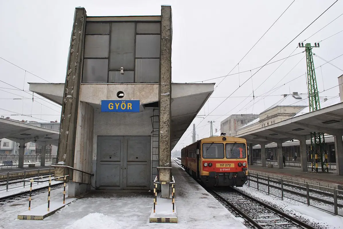Tragikus iskolakezdés Győrben: Szinten alul teljesített a vasút