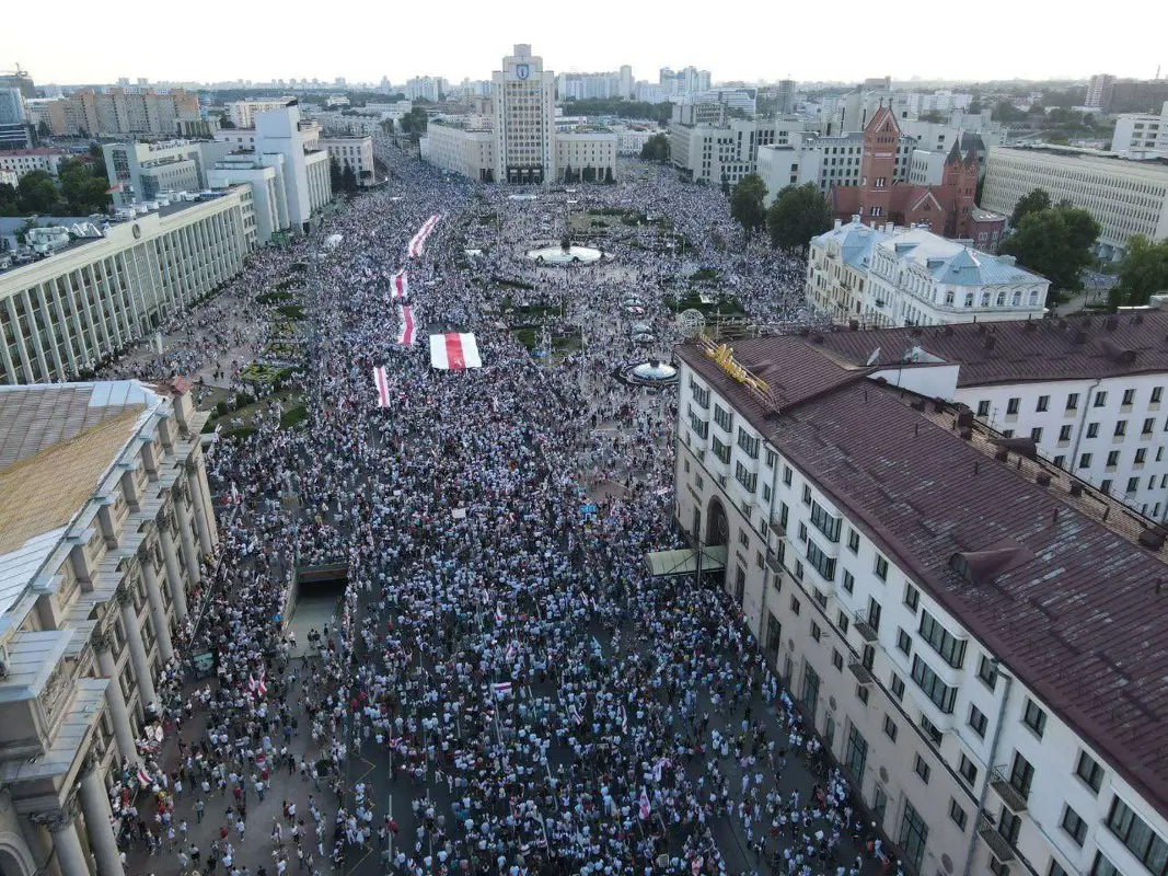 Belarusz történetének legnagyobb tüntetése zajlott tegnap, 200 ezren vonultak utcára