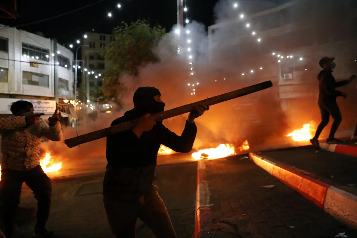 Összecsapások törtek ki Jeruzsálemben palesztinok és az izraeli erők között