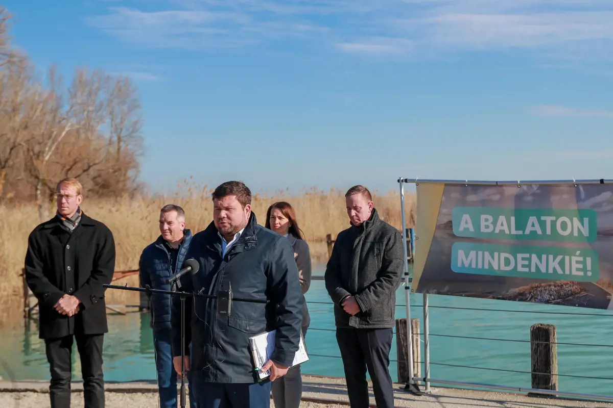 Az ellenzéki politikusok közös nyilatkozatban vállaltak garanciát a Balaton megmentéséért