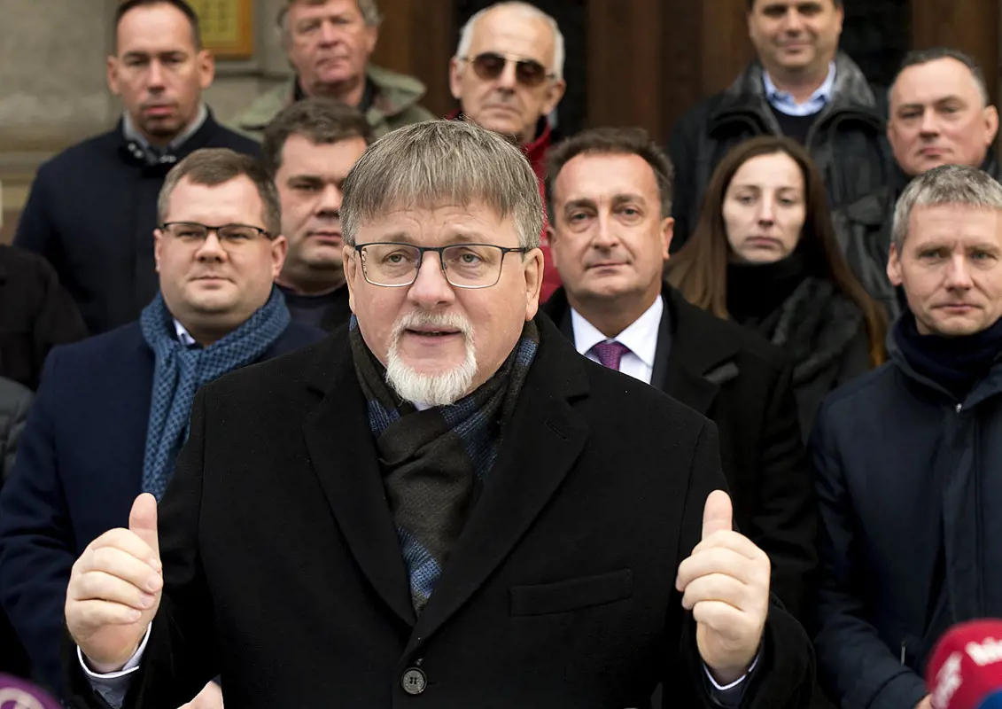 Megszavazták a lex Dézsit - ismét magára szabott egy törvényt a Fidesz