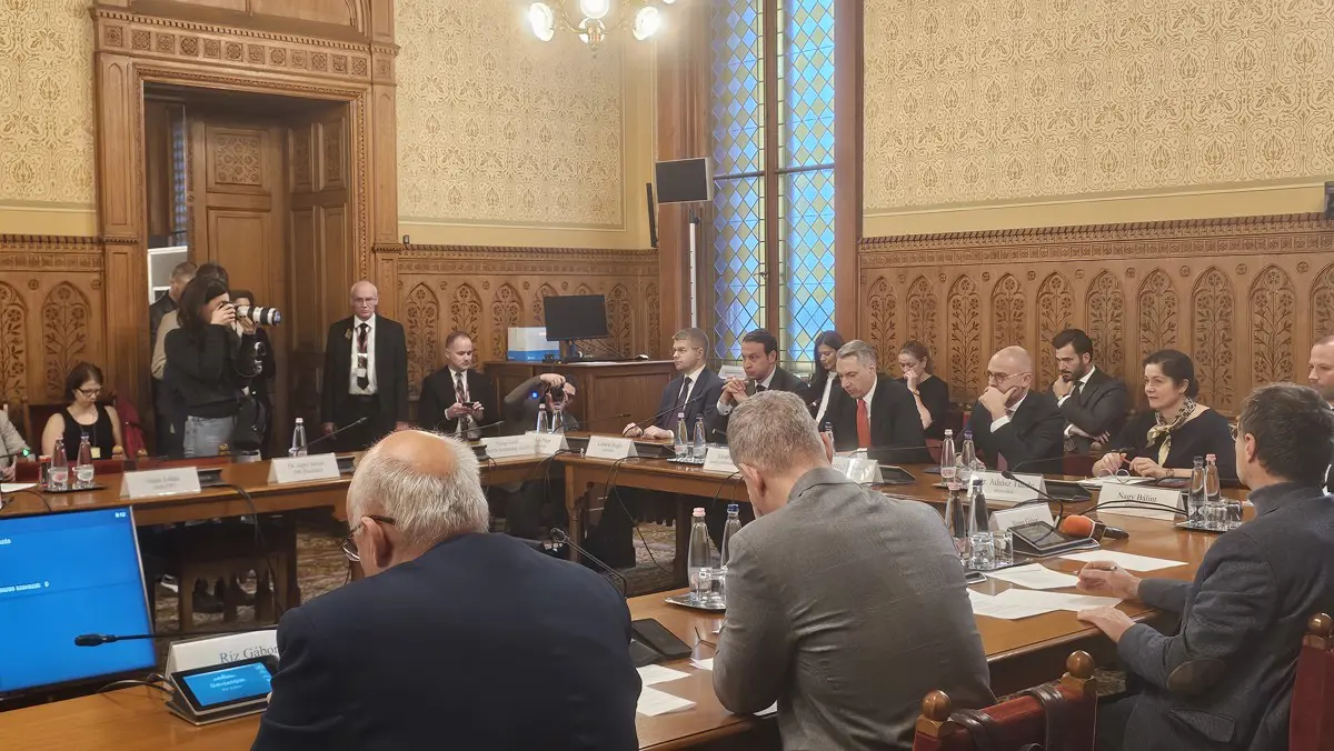 Lázár János: A bankoknak fizetniük kell a devizakárosultaknak