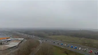 Meghátrált Lázár János a kamionosok előtt