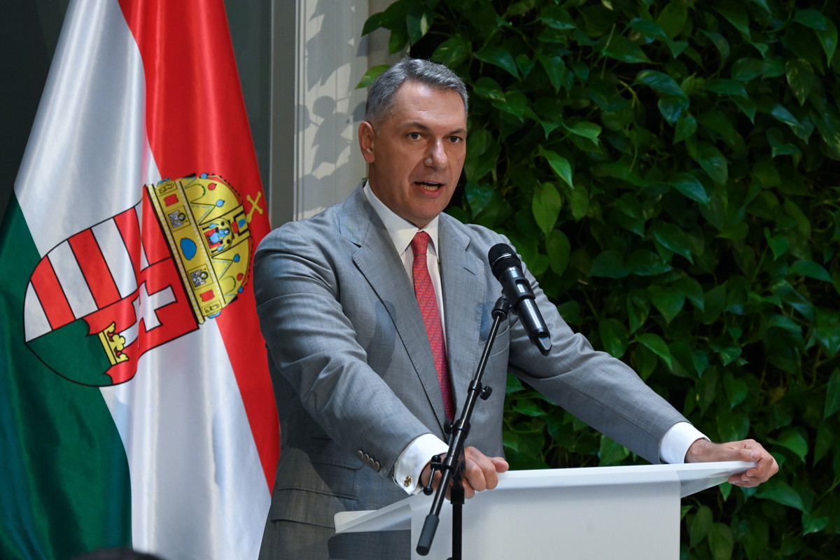 Lázár a "közlekedési infón" bejelentette, közlekedési akciótervet indított a kormány