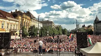 „Június 9-én beverünk egy hosszú, vastag szöget a NER koporsójába”  – mondta Magyar Péter debreceni tüntetésén