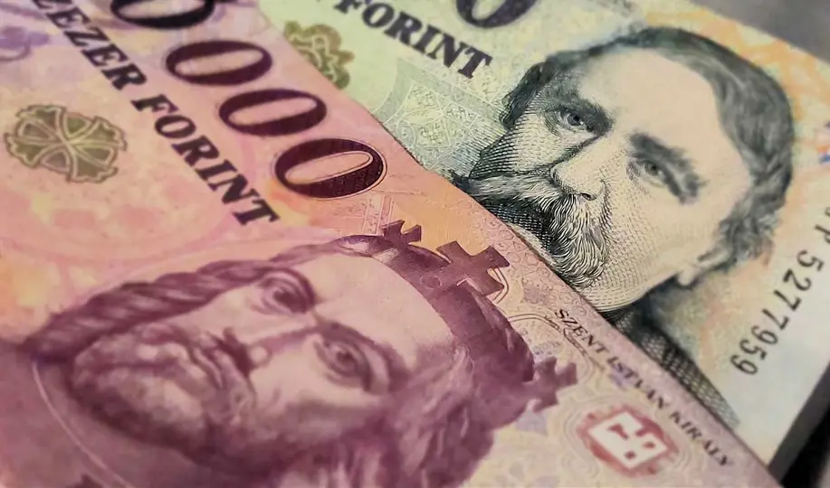 A KSH szerint több mint 605 ezer forintra nőtt a bruttó átlagkereset februárban