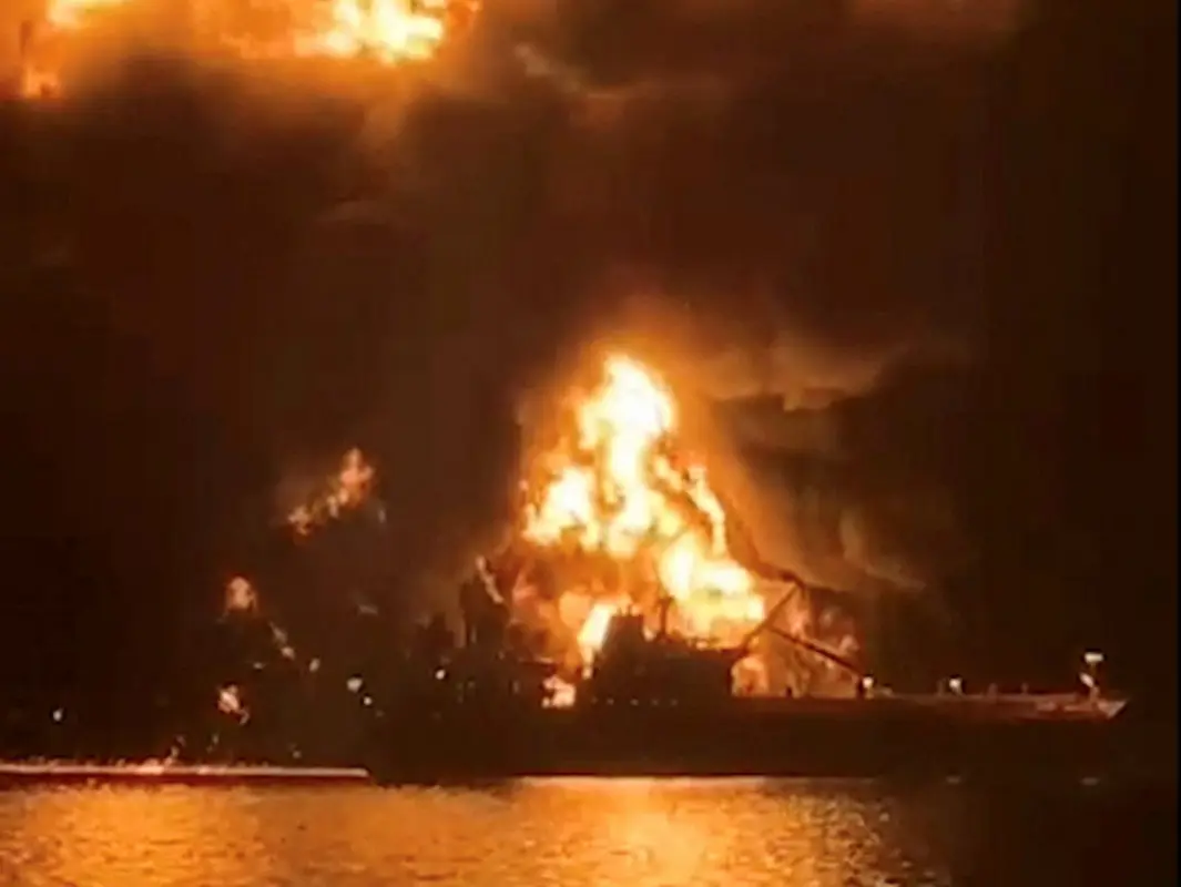 Lángolnak a tankerhajók a Hormuzi-szorosban, és ez nekünk is tragikus hír