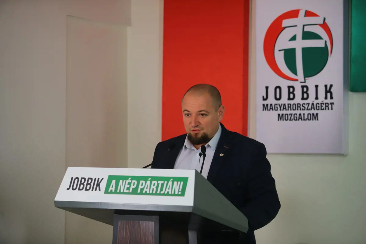 Továbbra is az iskolák bezárását sürgeti a Jobbik