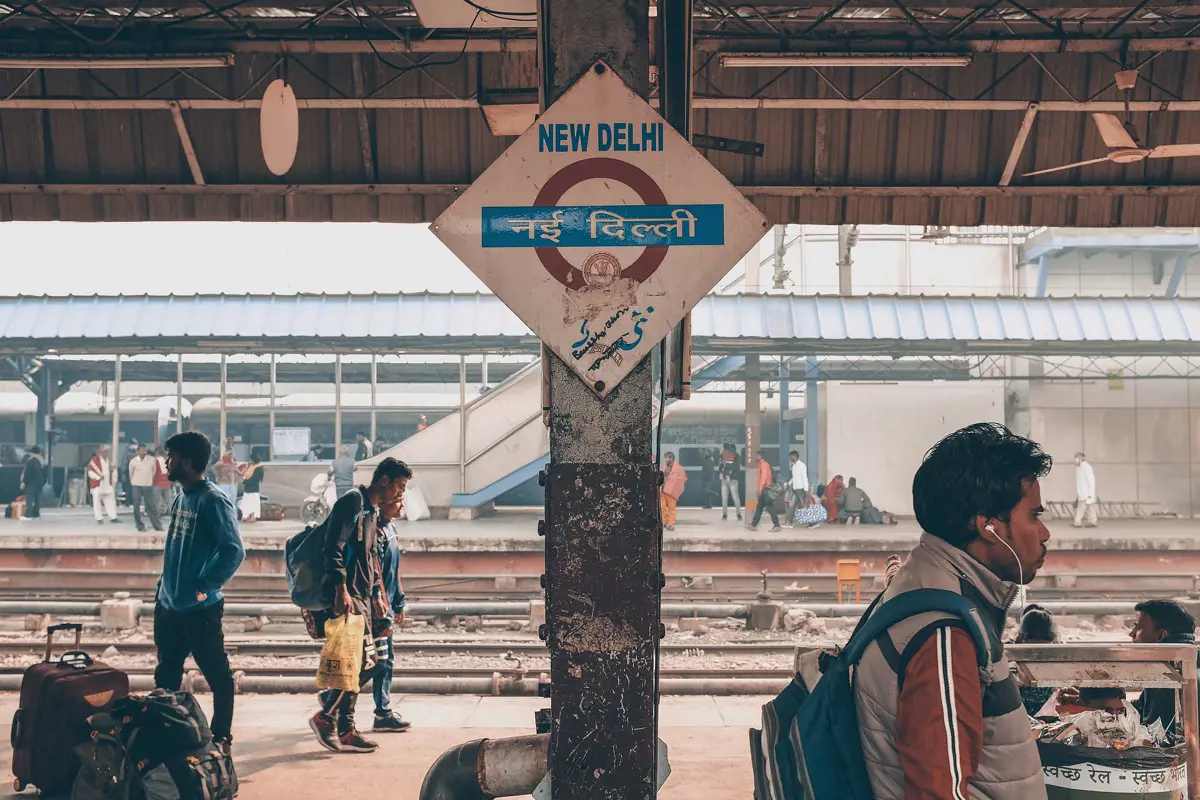 Napi tízezer felett az új fertőzöttek száma Indiában, 500 vasúti kocsiból csinálnak járványkórházat