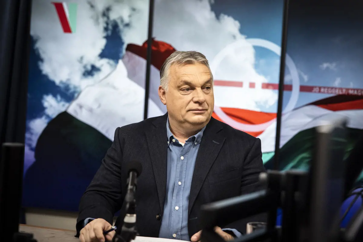Orbán inkább levágná a kezét, mint hogy beleírja a (nem létező) kormányprogramba, hogy bevándorlóország vagyunk