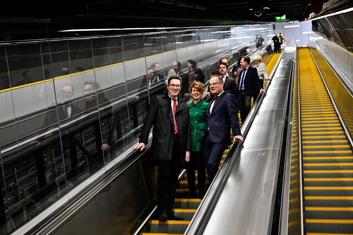 Átadták a 3-as metrót, de a teljes felújítás csak májusban fejeződik be