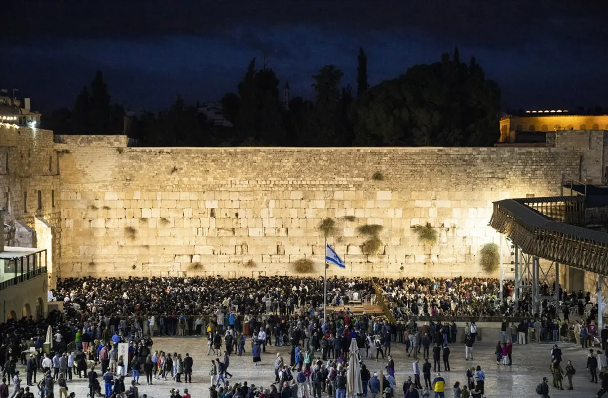 Izraelben is kijárási korlátozásokkal akadályoznák az ünnepi összejöveteleket