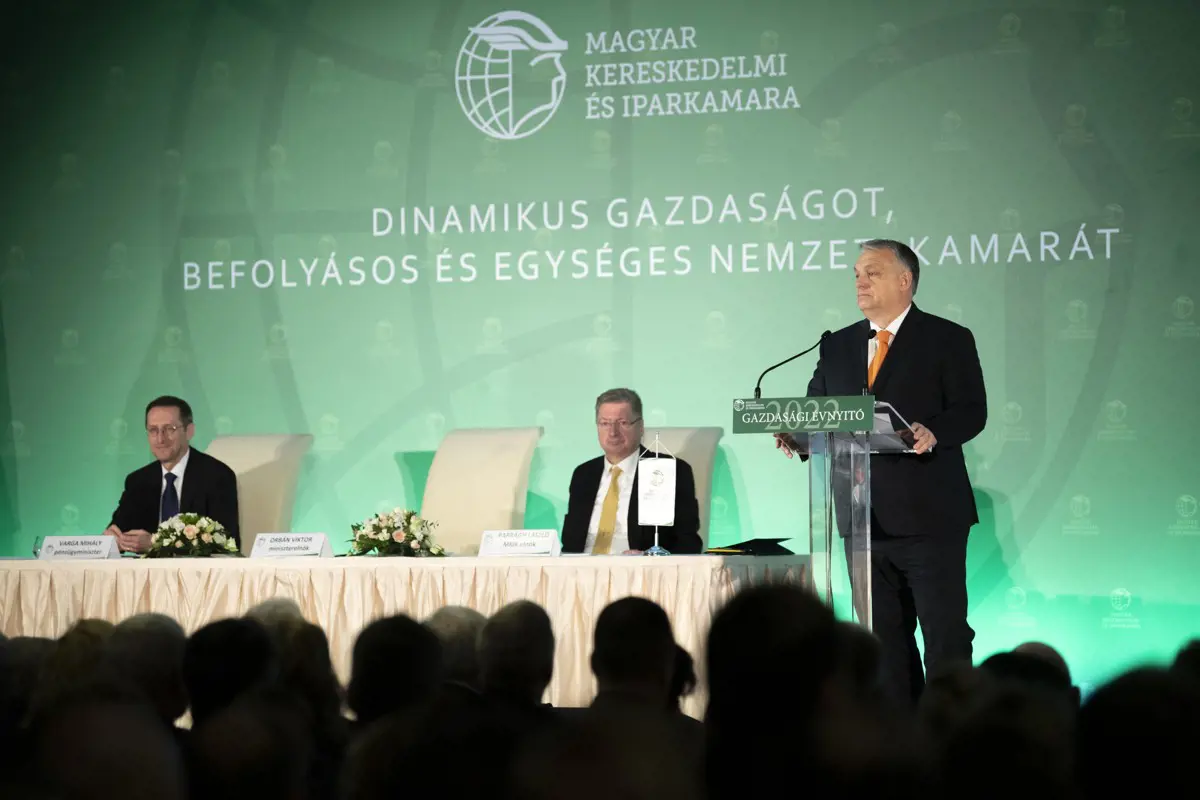 Orbán az iparkamara gazdasági évnyitóján: öt csapdahelyzetet kell elkerülni