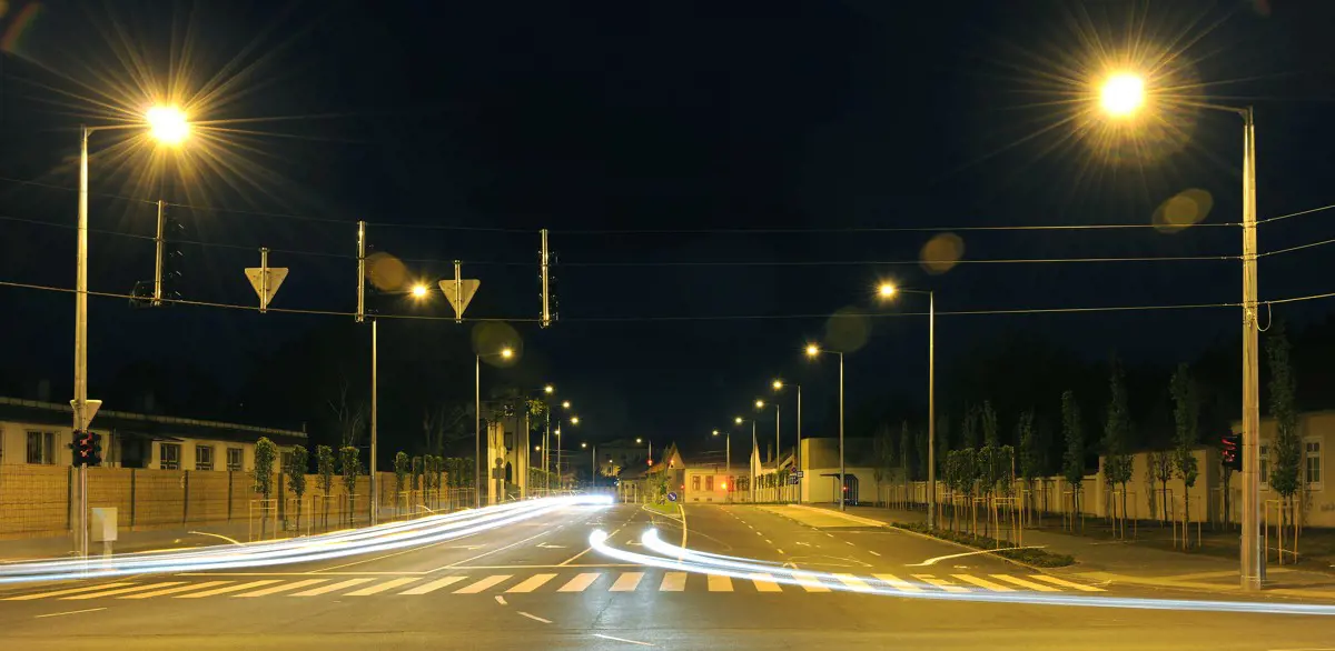 Elsötétülő utcák: közlekedési és közbiztonsági aggályokról beszélnek a polgármesterek