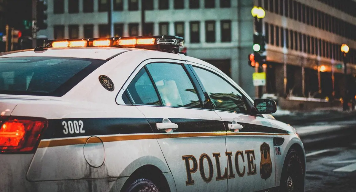 Vádat emeltek Atlantában a rendőr ellen, aki agyonlőtt egy fekete férfit