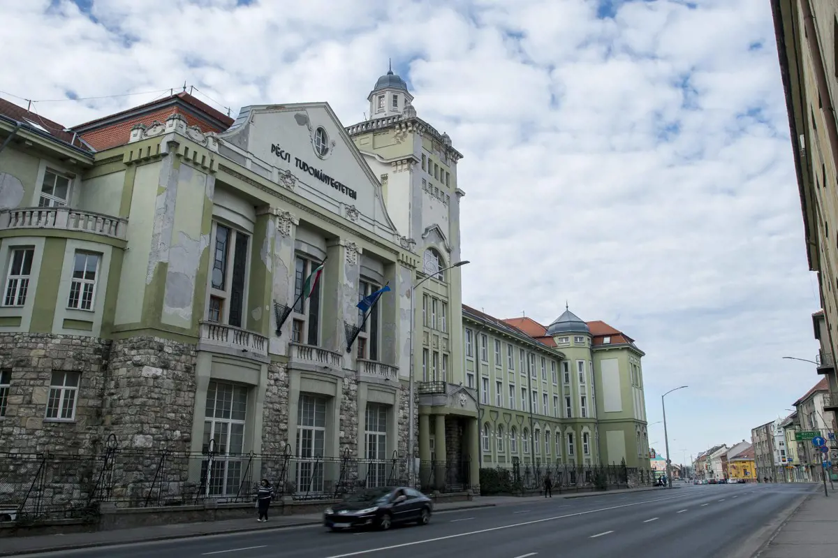 Szegeden és a Pázmányon gyorsan lezárták az ügyet, de Pécsen külön bizottság foglalkozik Schadl vizsgabotrányával