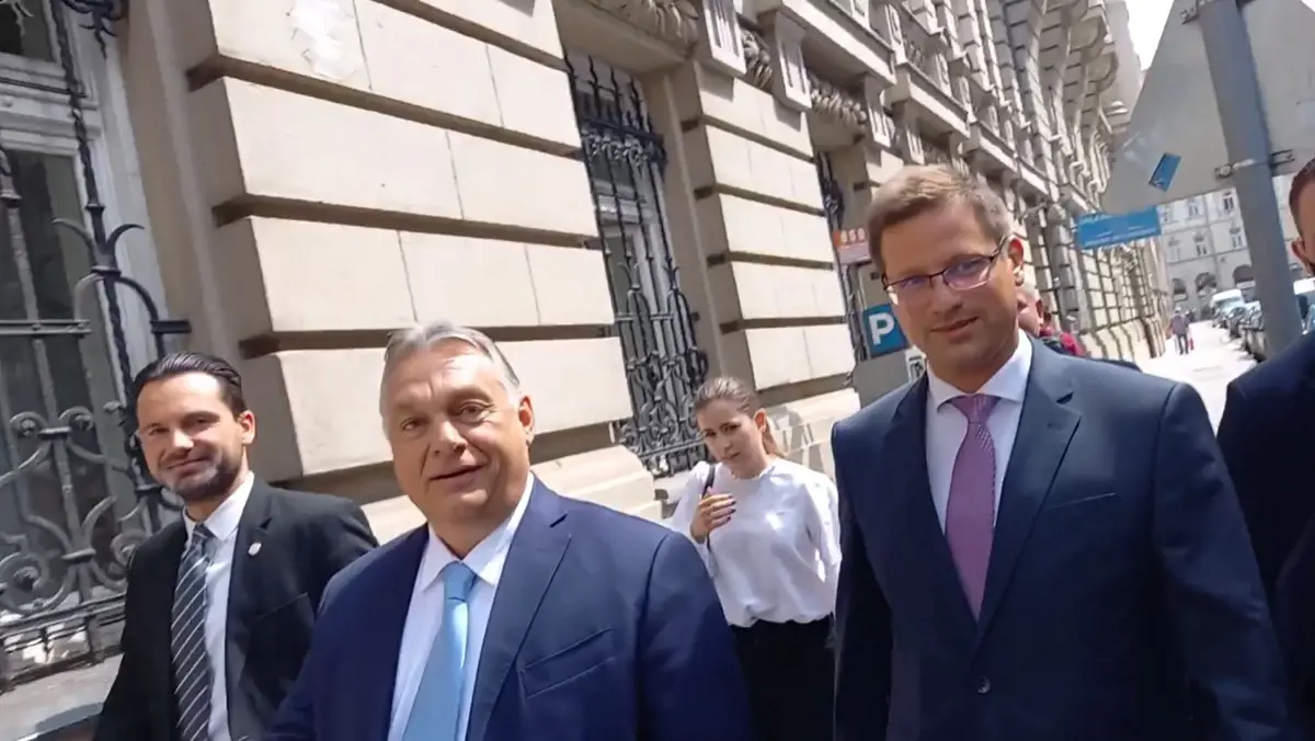 Nem engedték be az Alfahírt a Kormányinfóra, mégis mi kérdeztük elsőként Orbán Viktort