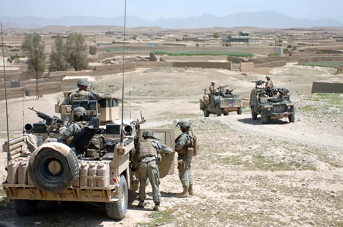 Aláírták a békemegállapodást - tizennyolc év után véget érhet az afganisztáni háború