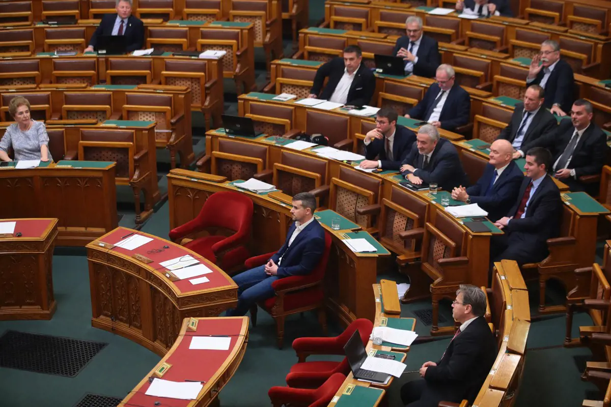 Mit érdemel az a bűnös, aki beleül Orbán Viktor székébe?