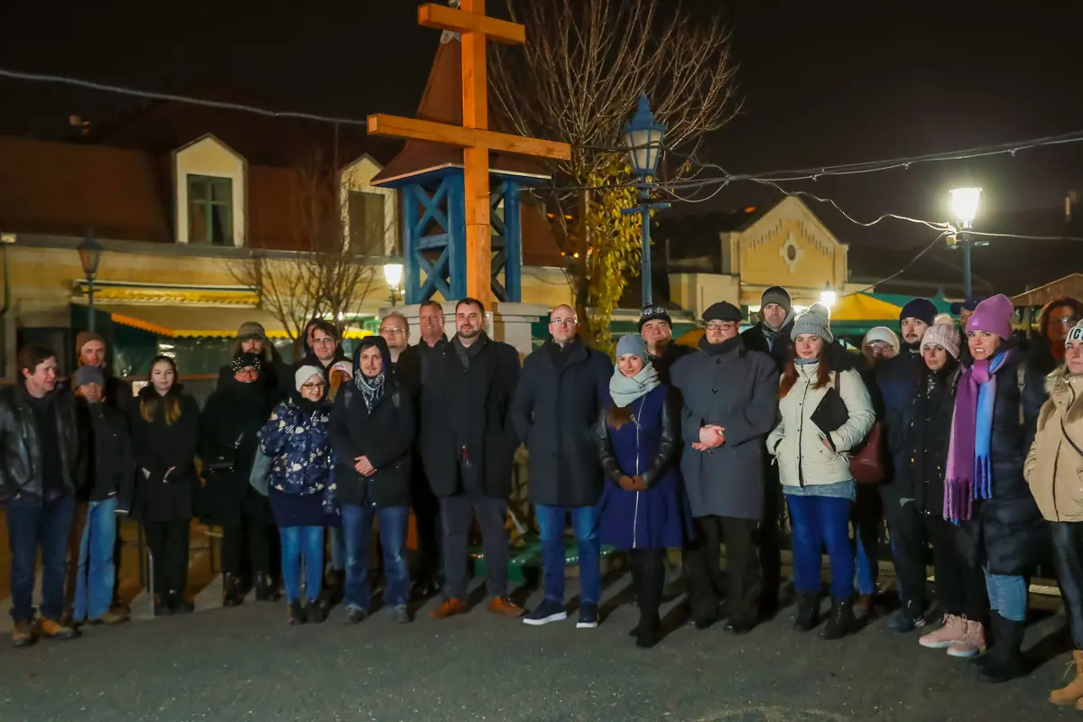 A Jobbik-Konzervatívok visszaadná december 24-ét a családoknak