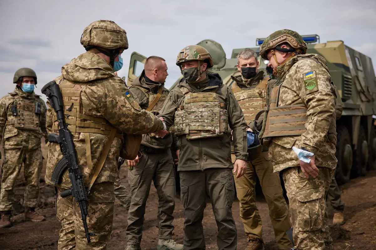 Ukrán hírszerzés: 90 ezer orosz katona tartózkodik a határon és a Donyec-medencei megszállt területeken