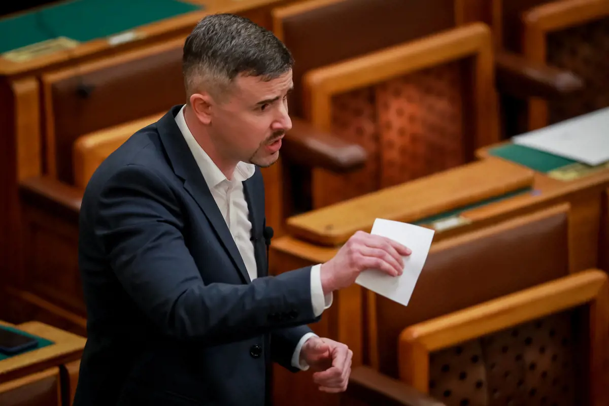 Jakab a Parlamentben: ha nyer az ellenzék, nem lesz kötelező oltás