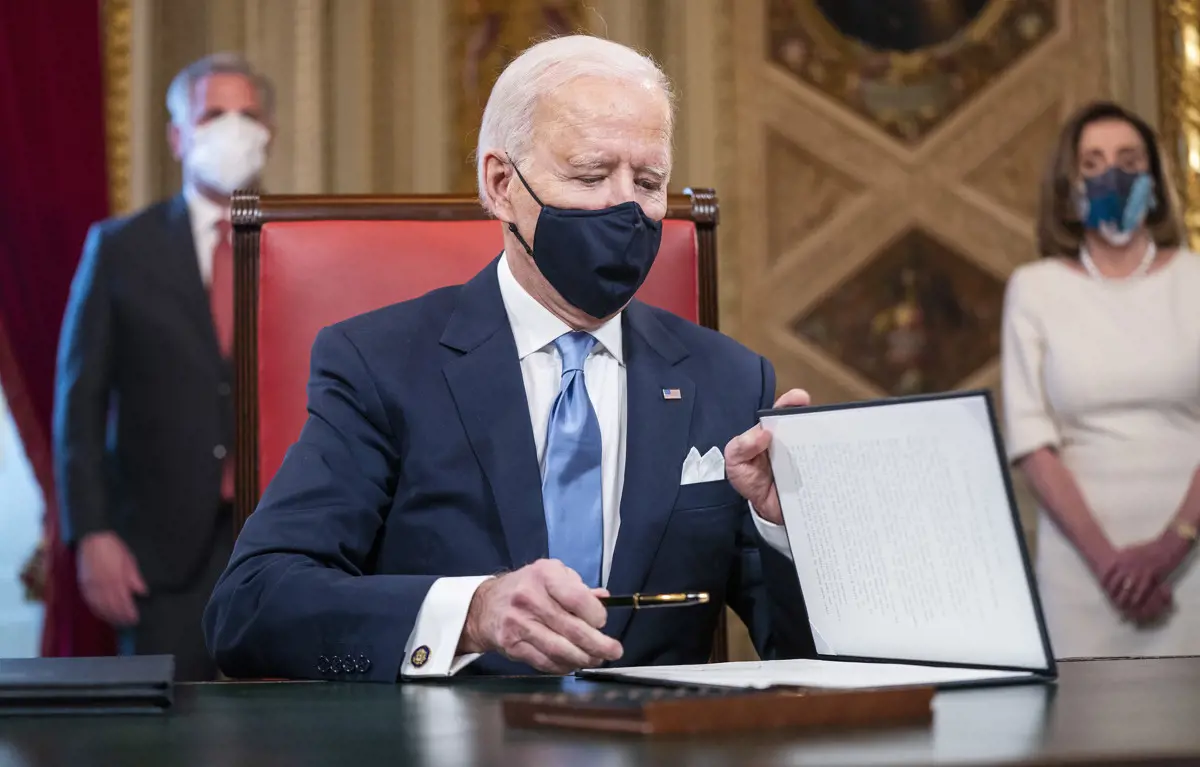 17 elnöki rendelettel kezdte napját Joe Biden