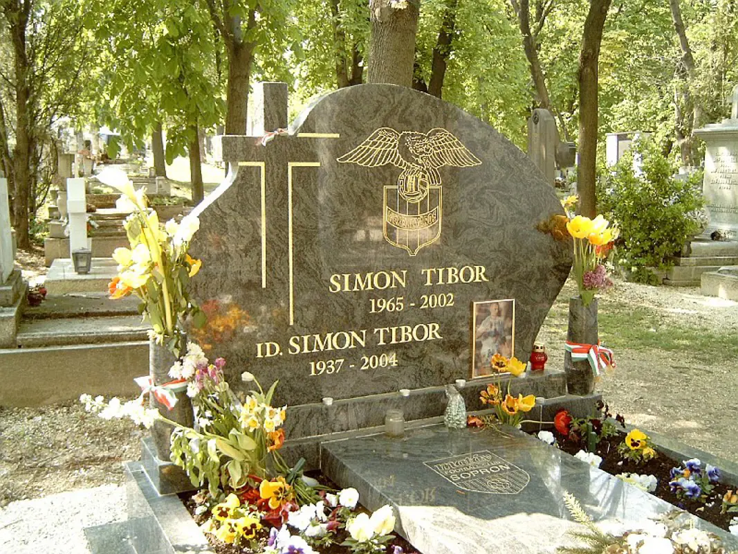 Húsz éve halt meg Simon Tibor