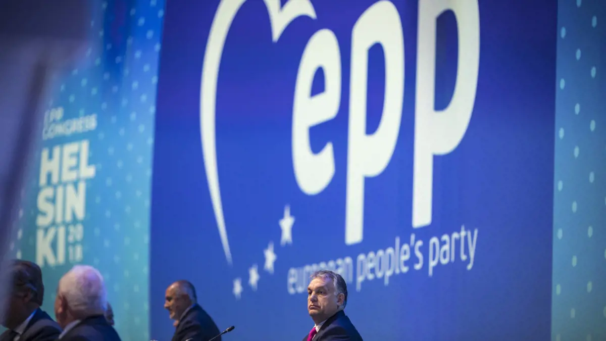 A német érdek tarthatja a Fideszt az Európai Néppártban