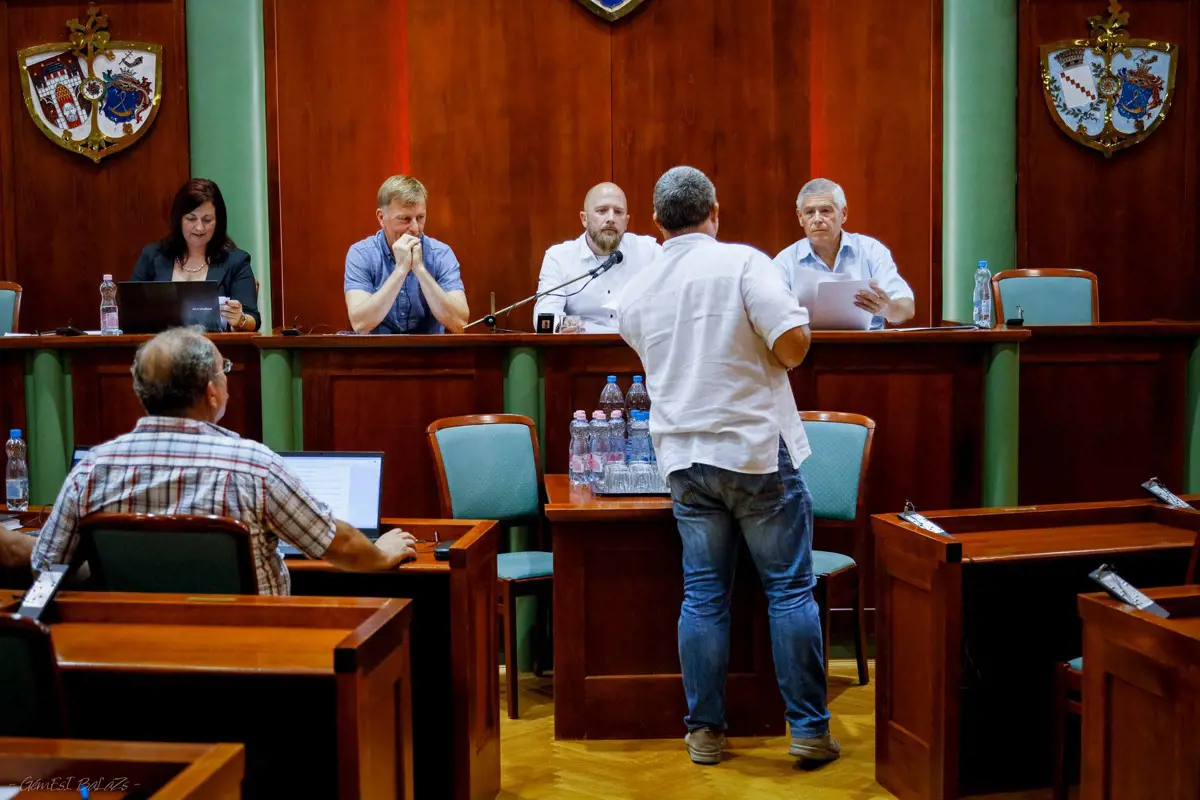 A Fidesz és a Mi Hazánk bojkottálja a jászberényi közgyűlés működését