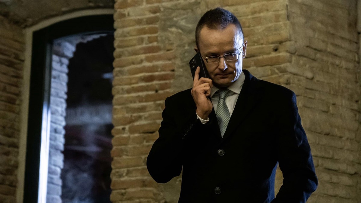 Hadüzenet: Szijjártó Péter Irán küldönceként vitte a várható támadás hírét Izraelnek